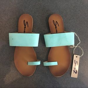 NWT Summer Sandle